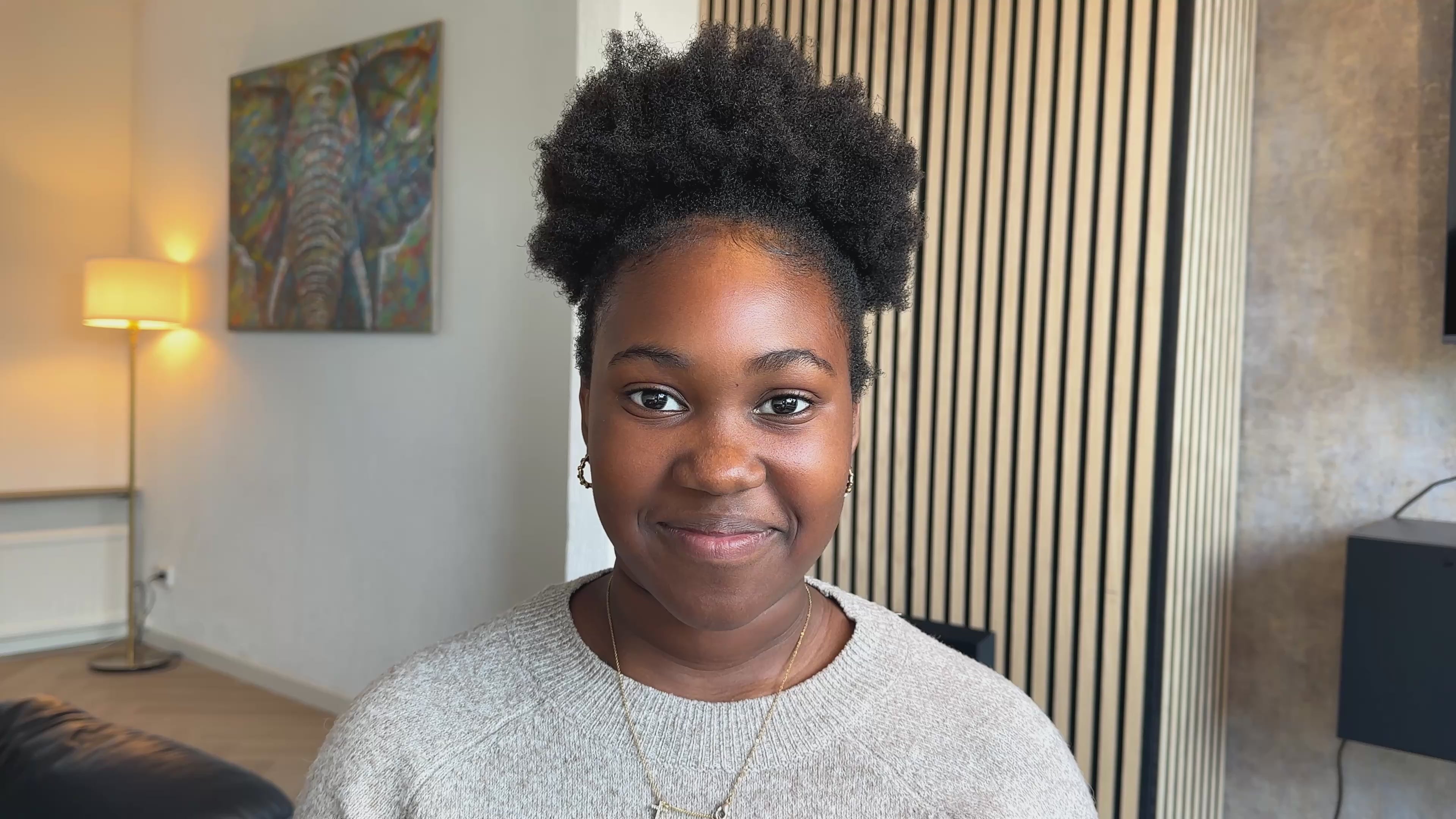 Load video: How to use Havah Scalp &amp; Hair Booster as a Pre-poo